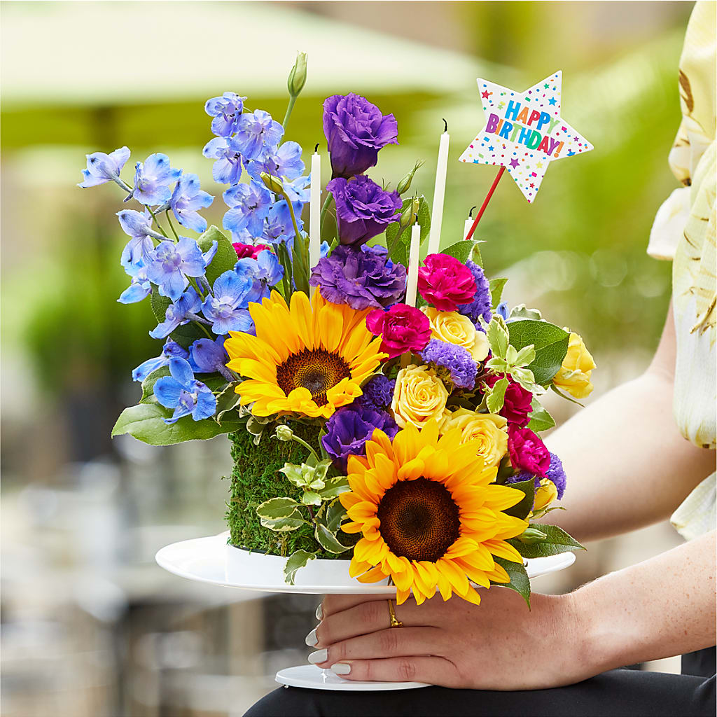 Star of the Day Floral Cake –  House Of Flowers, Worcester MA